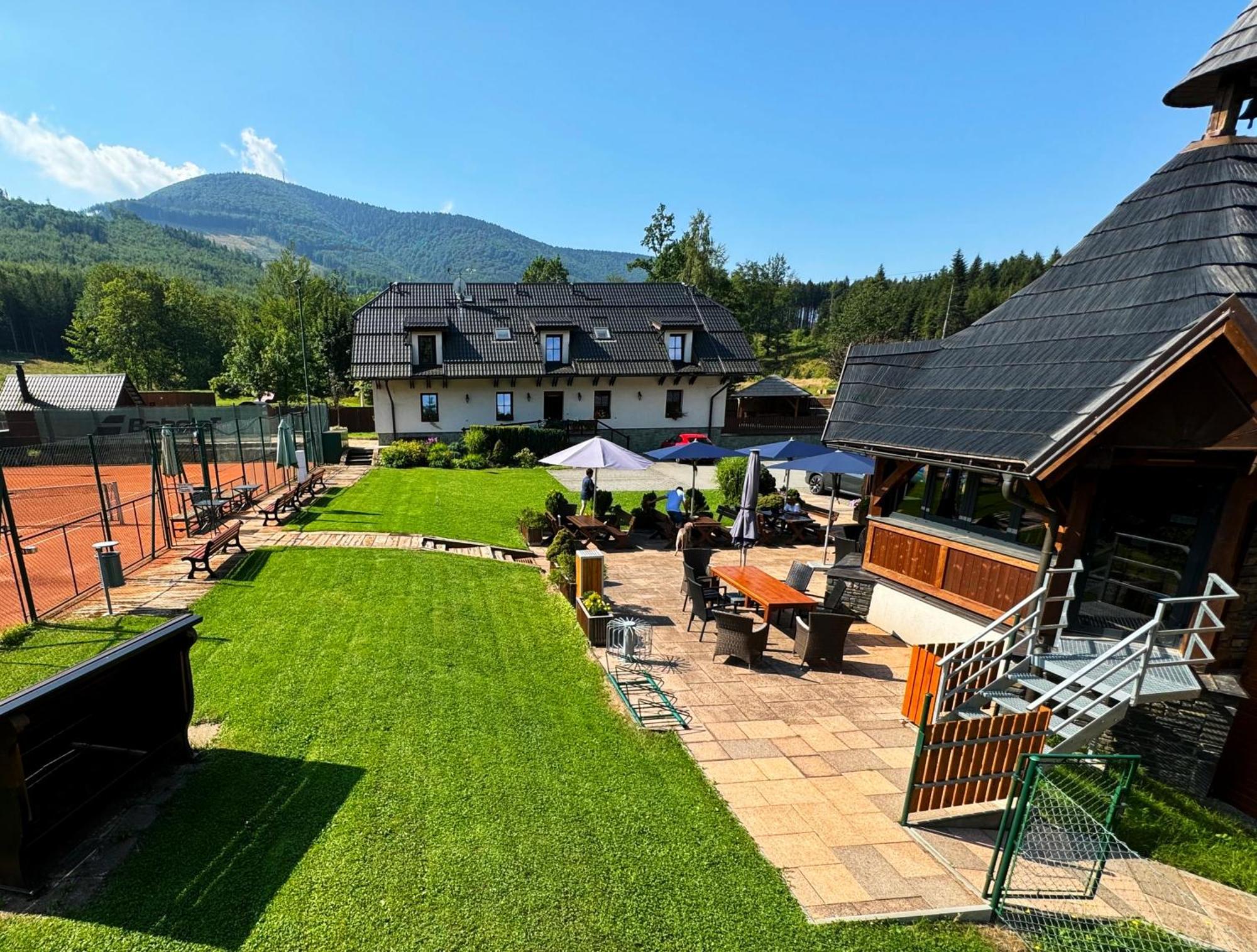 Frenštát pod Radhoštěm Hotel Na Doline מראה חיצוני תמונה